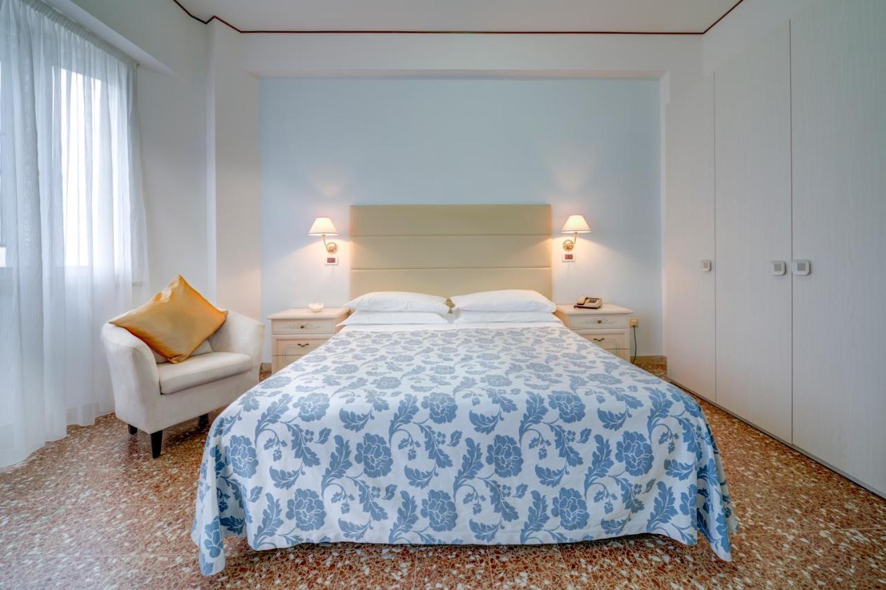 Hotel Carlton Beach Rimini Exterior photo