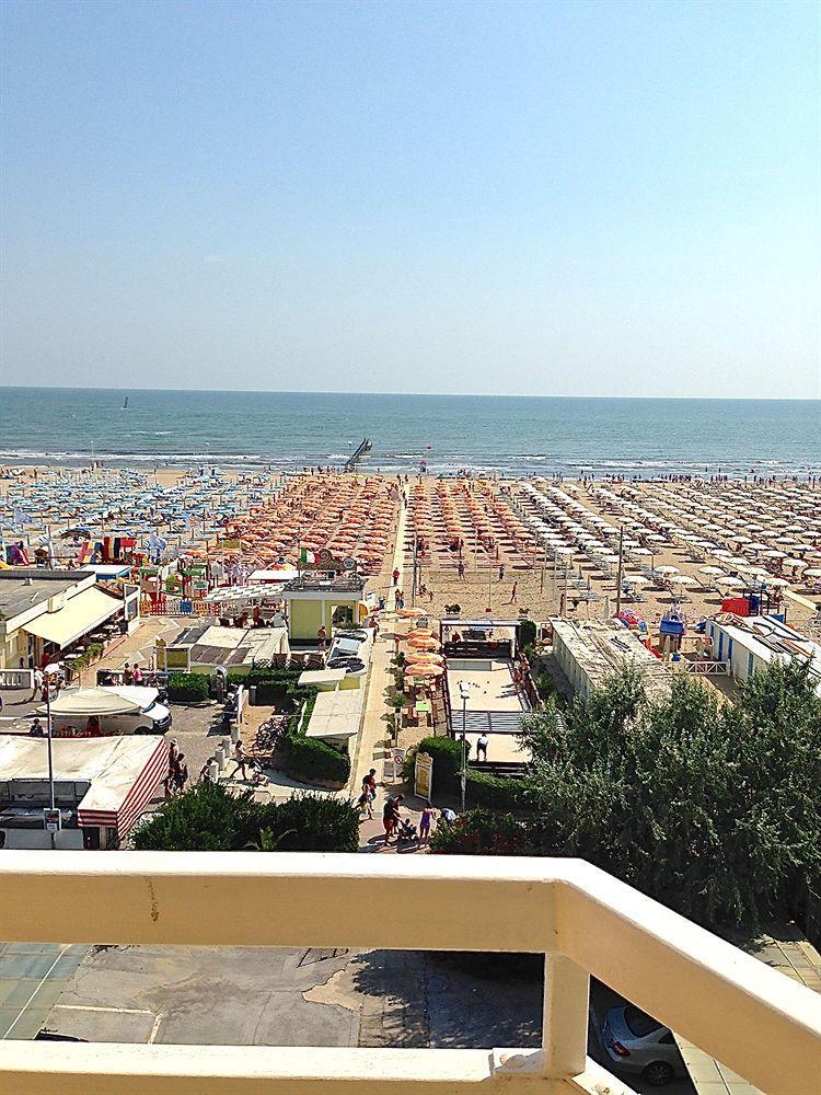 Hotel Carlton Beach Rimini Exterior photo
