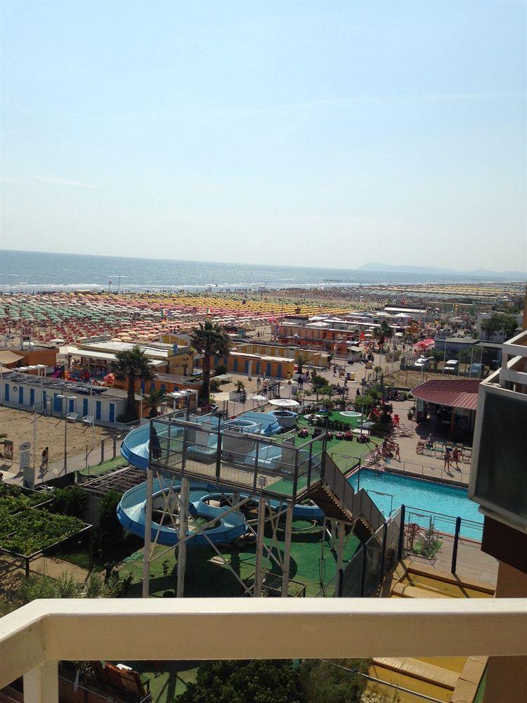 Hotel Carlton Beach Rimini Exterior photo