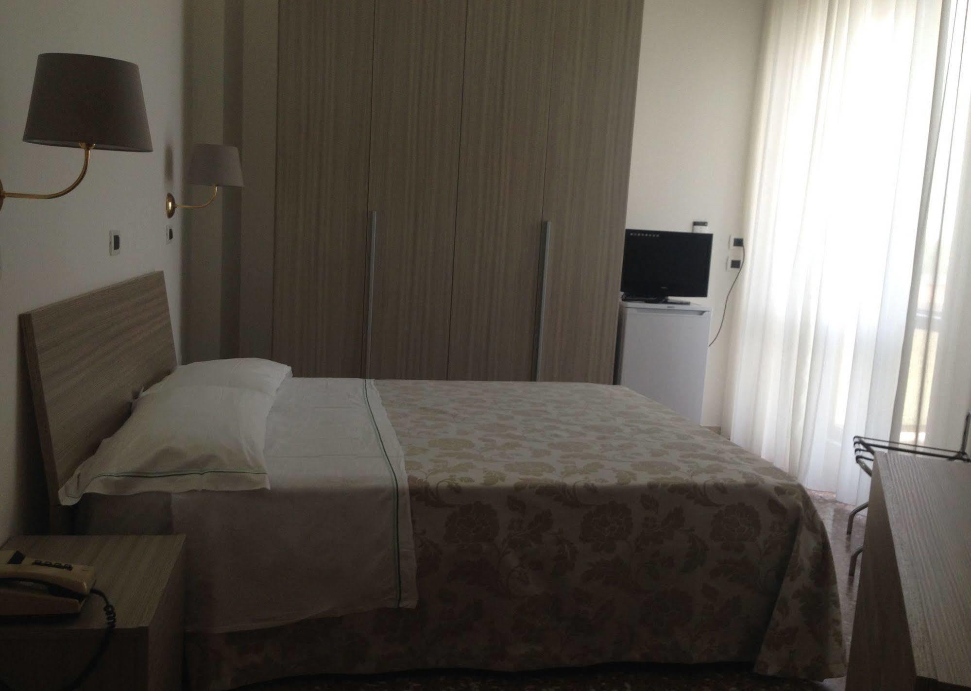 Hotel Carlton Beach Rimini Exterior photo
