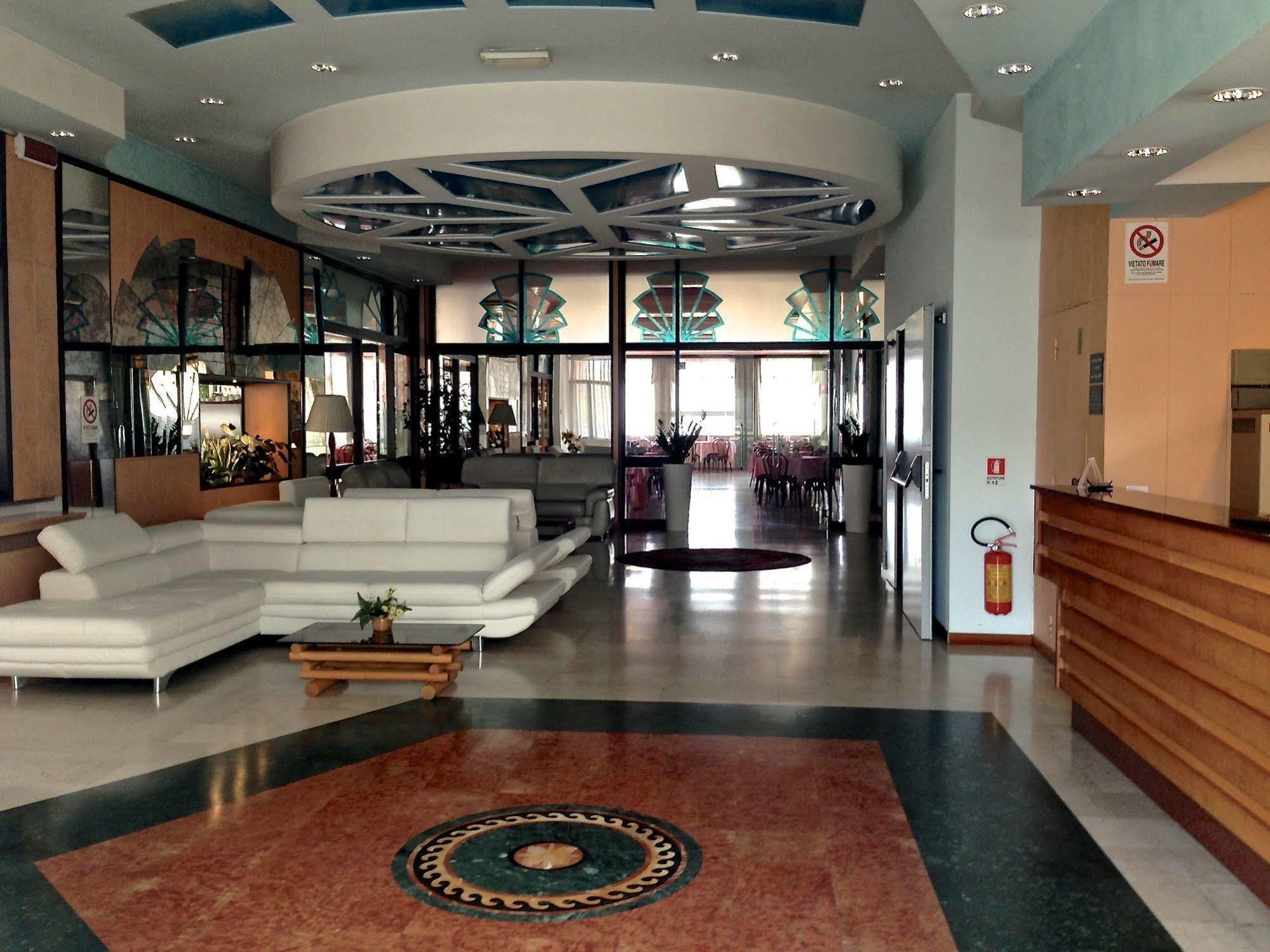 Hotel Carlton Beach Rimini Exterior photo