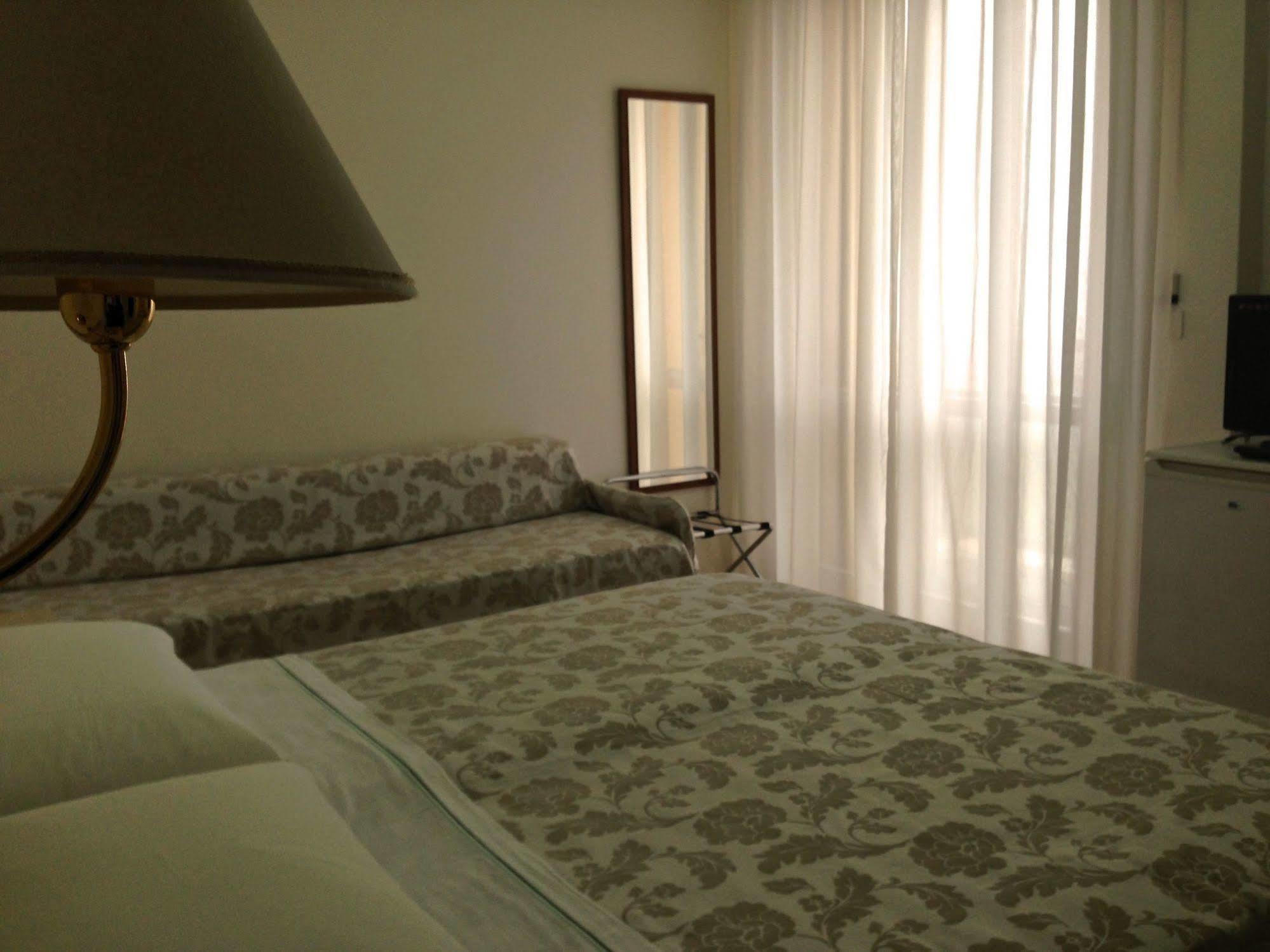 Hotel Carlton Beach Rimini Exterior photo