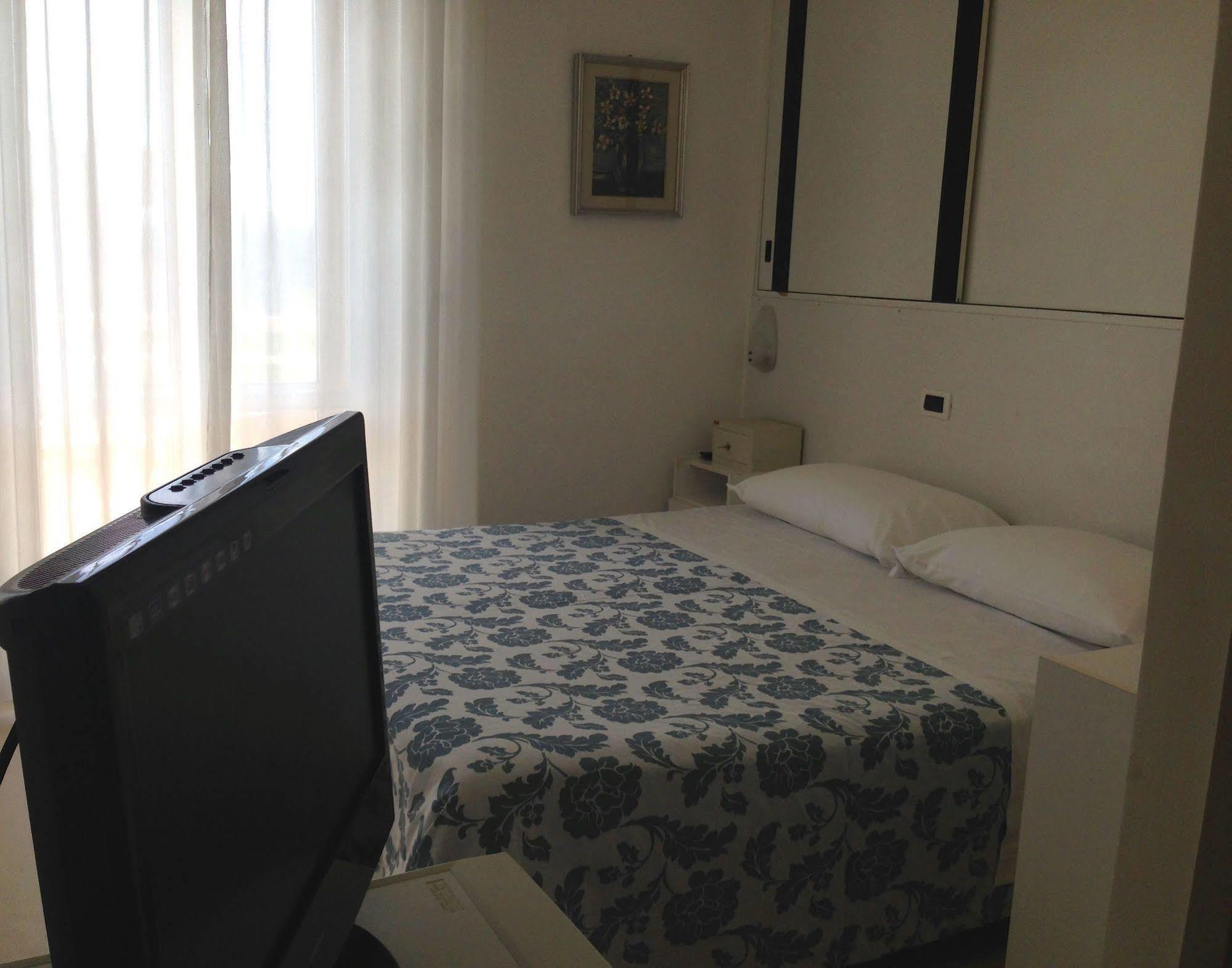 Hotel Carlton Beach Rimini Exterior photo